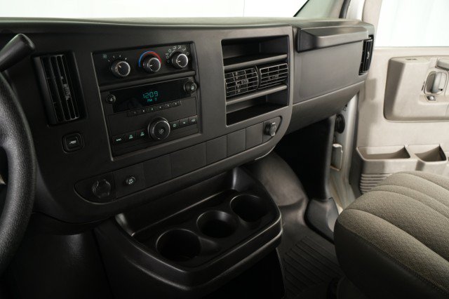 Used 2008 Chevrolet Express 3500 Extended Passenger RWD image 22