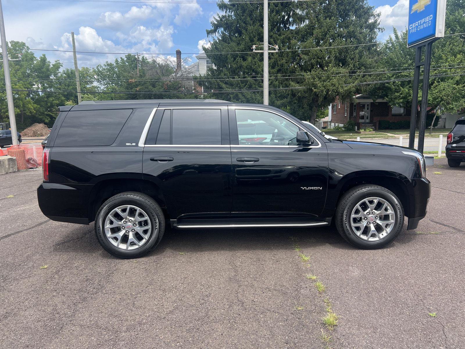 Used 2020 GMC Yukon SLE w/ SLE Value Package AWD/4WD image 8