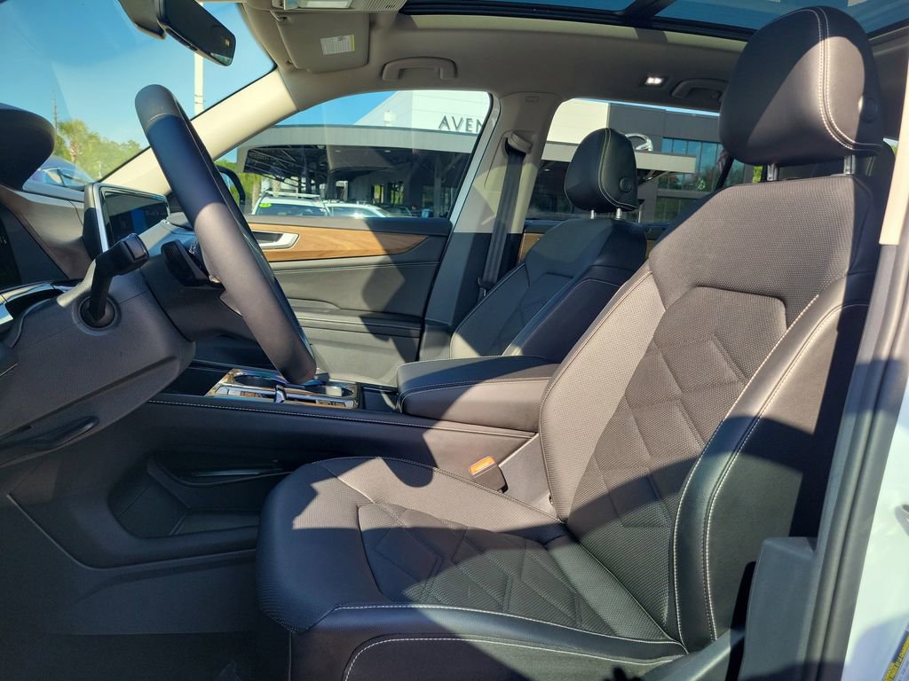 Used 2024 Volkswagen Atlas SE w/ Panoramic Sunroof Package FWD image 20