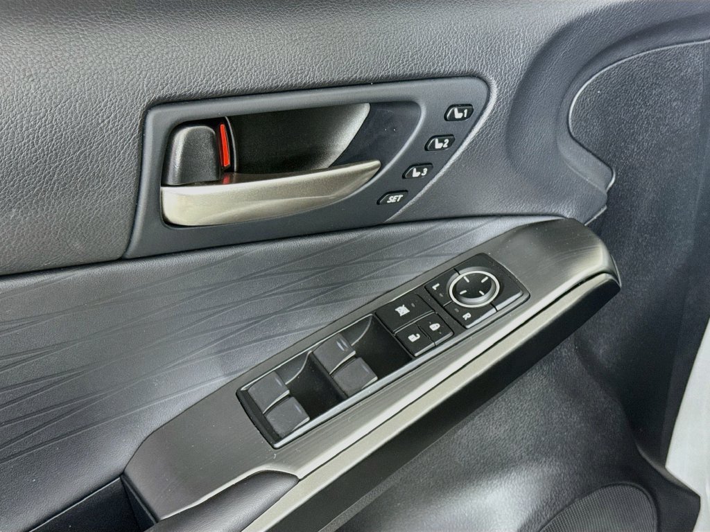 Used 2024 Lexus IS 500 RWD image 21