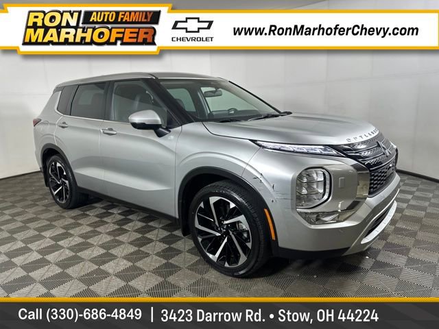 Used 2023 Mitsubishi Outlander SE image 1