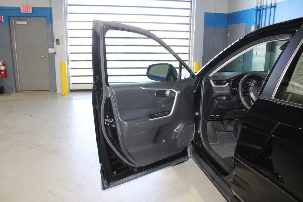 Used 2023 Toyota RAV4 LE AWD/4WD image 7