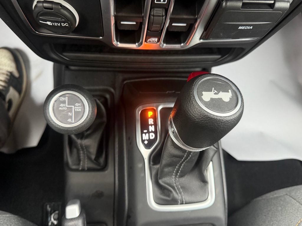 Used 2025 Jeep Wrangler Unlimited Sahara AWD/4WD image 28