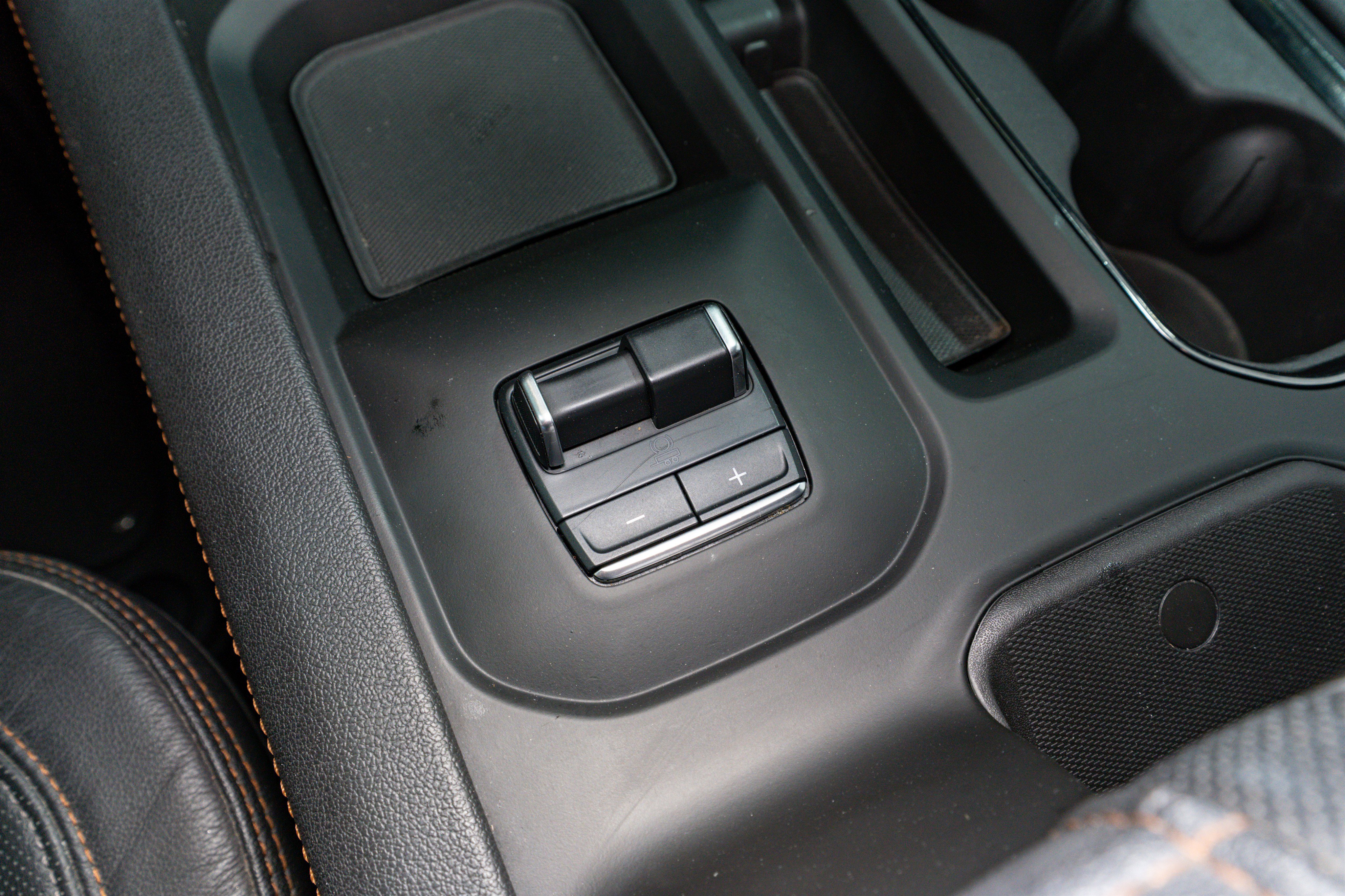 Used 2024 GMC Sierra 2500 AT4 image 28