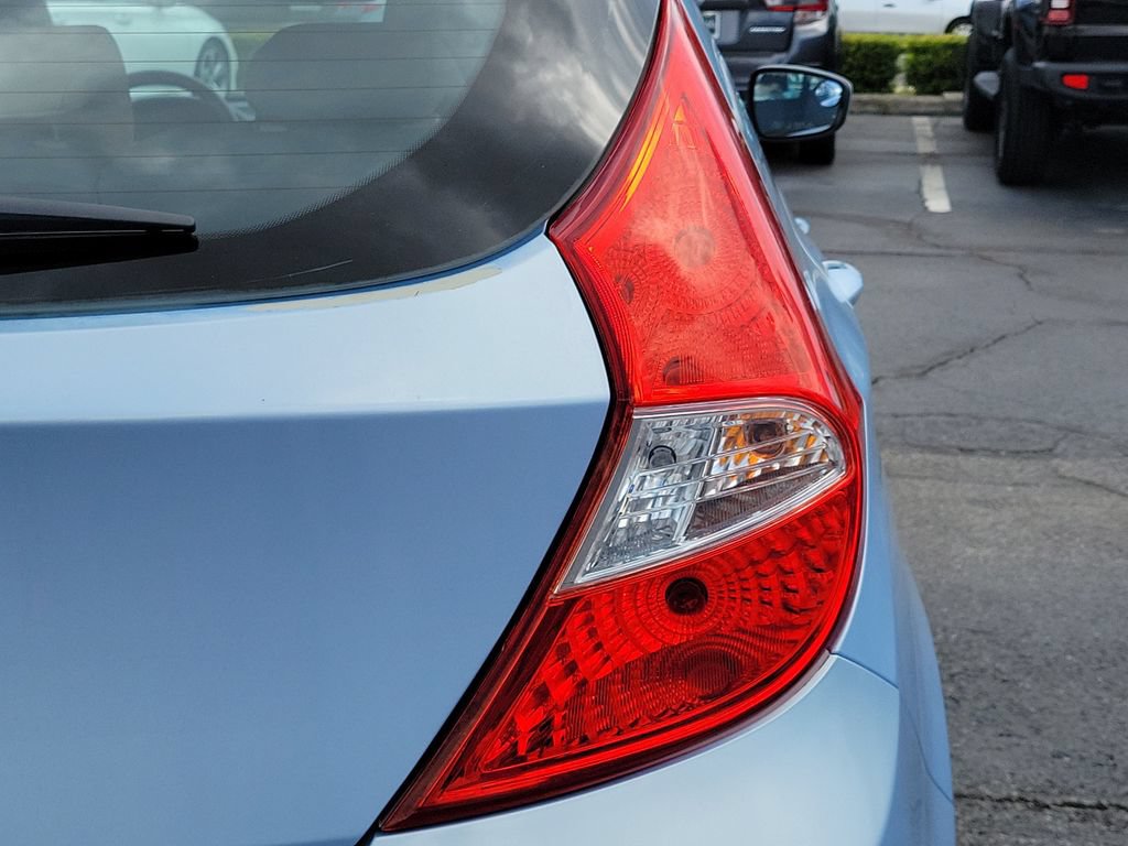Used 2013 Hyundai Accent GS FWD image 30