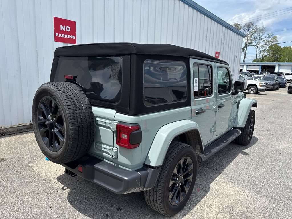 Used 2023 Jeep Wrangler Unlimited Sahara w/ Cold Weather Group AWD/4WD image 8