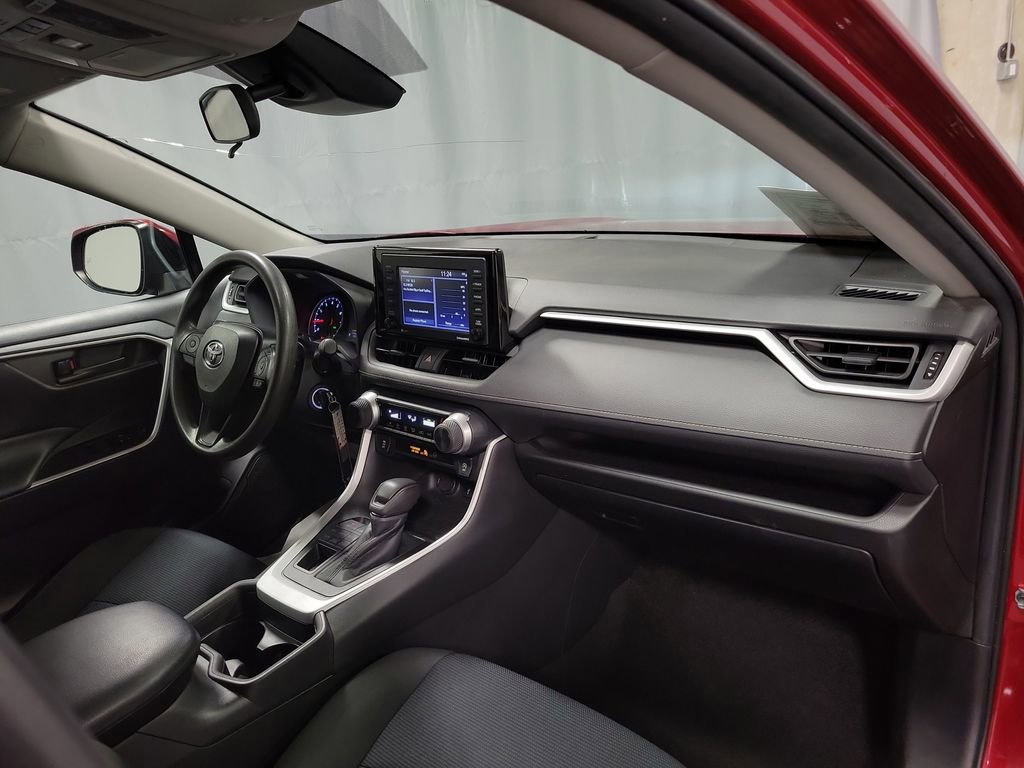 Used 2021 Toyota RAV4 LE image 26