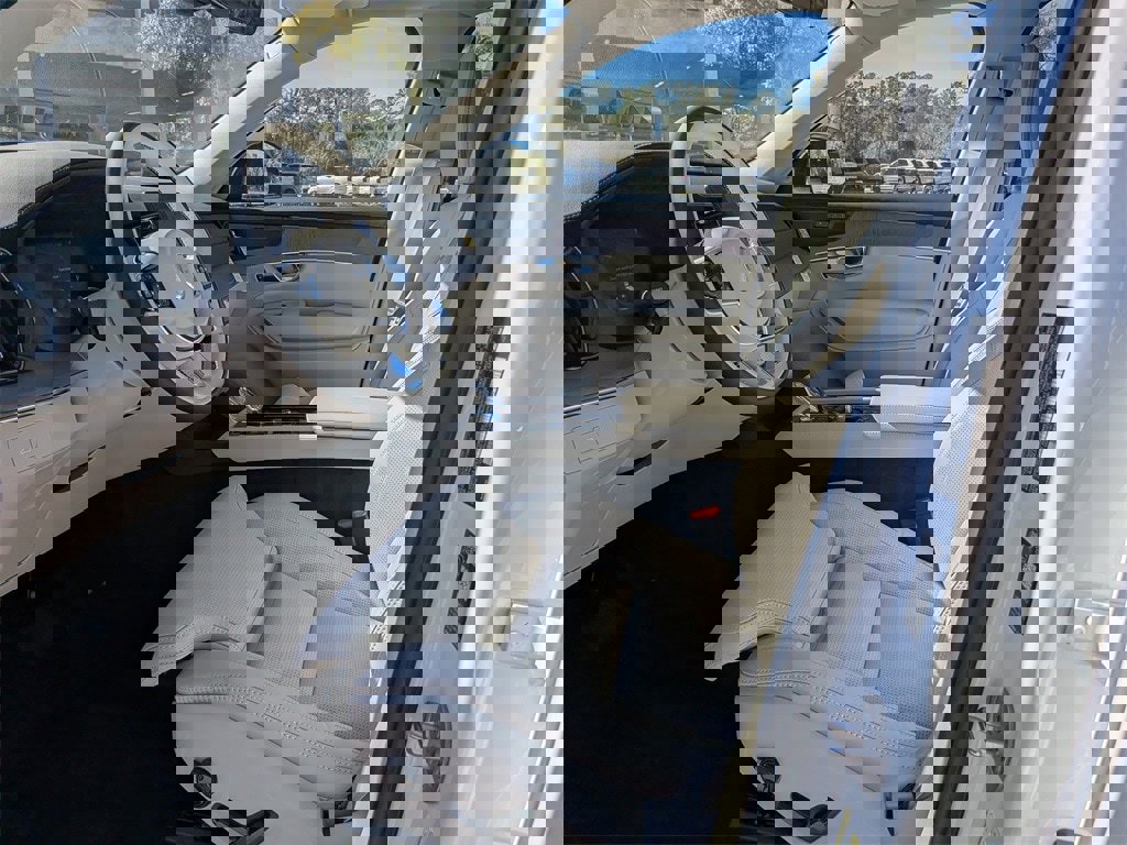 New 2026 Volvo XC90 B6 Ultra w/ Protection Package Premier image 2