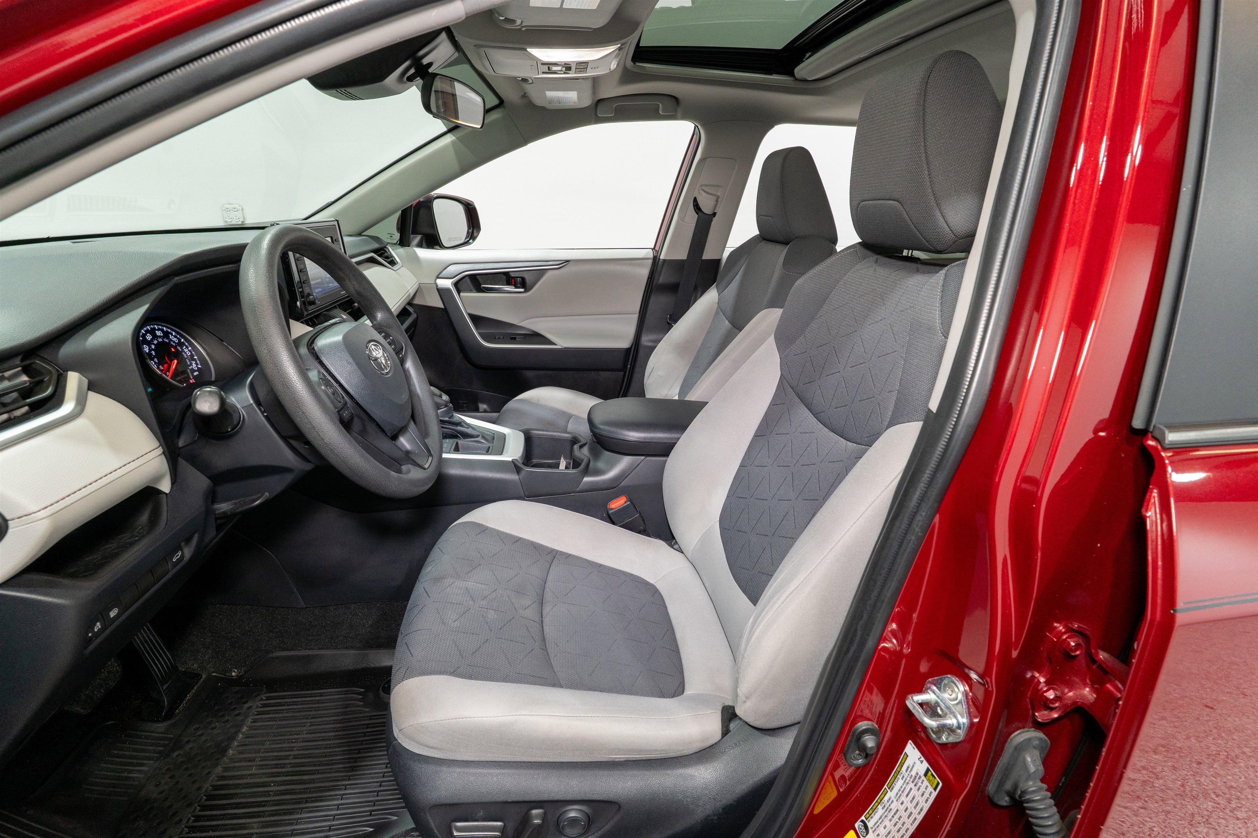 Used 2022 Toyota RAV4 XLE w/ Convenience Package image 15