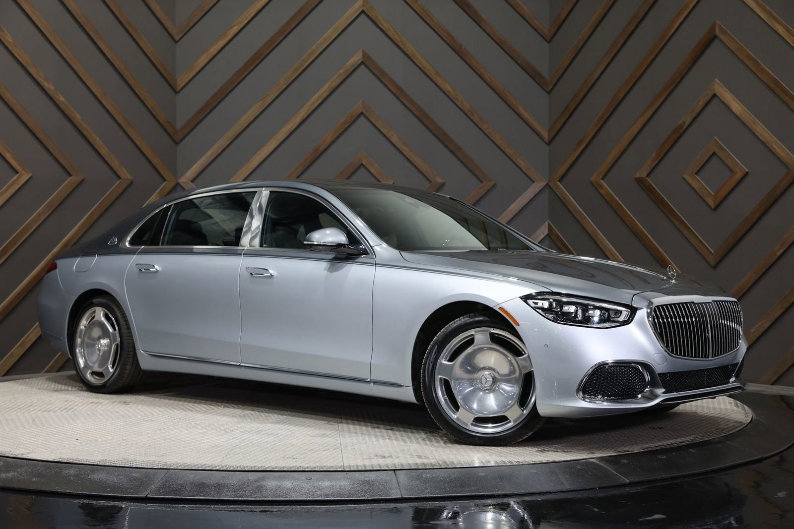 Used 2024 Mercedes-Benz Maybach S 580 4MATIC image 32