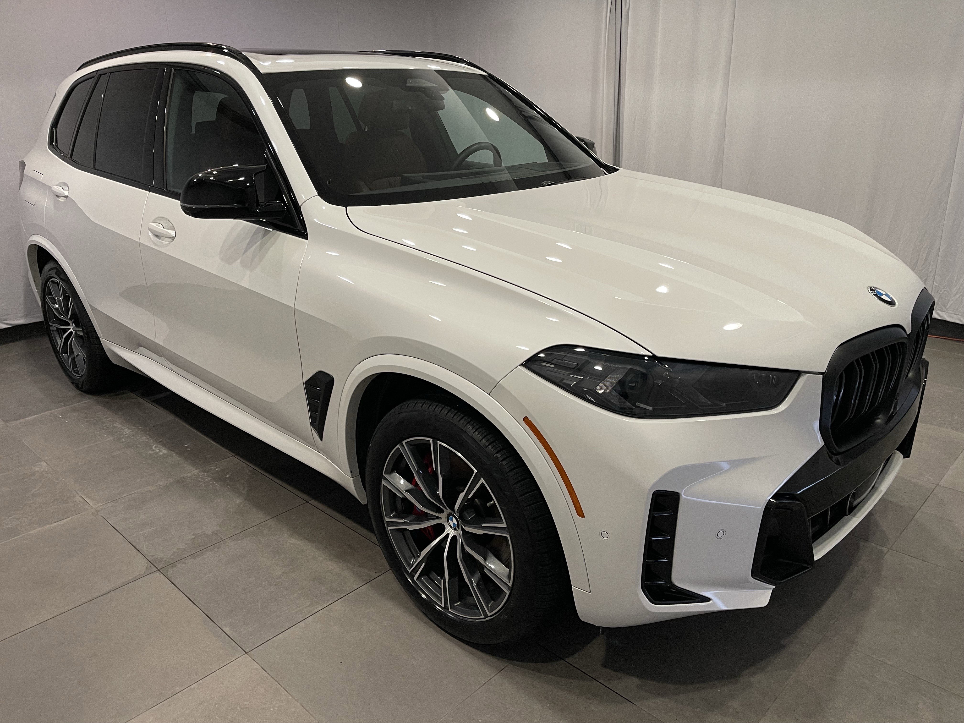 Used 2025 BMW X5 M60i w/ Executive Package image 3