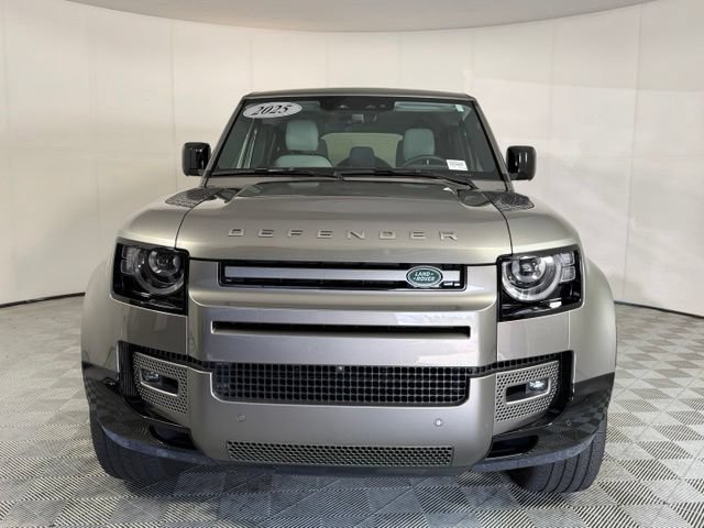 Used 2025 Land Rover Defender 110 X-Dynamic SE AWD/4WD image 9