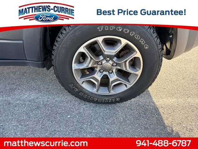 Used 2020 Jeep Cherokee Trailhawk w/ Comfort/Convenience Group AWD/4WD image 15