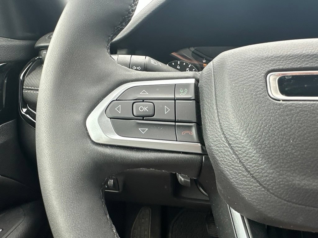 Used 2024 Jeep Compass Latitude w/ Sun and Sound Group AWD/4WD image 20
