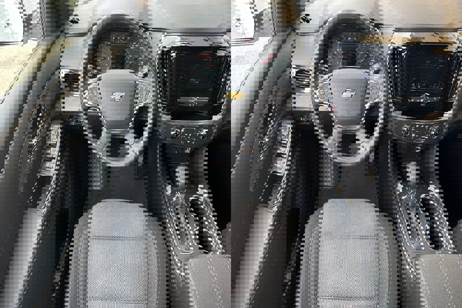 Used 2023 Chevrolet Traverse LT image 15