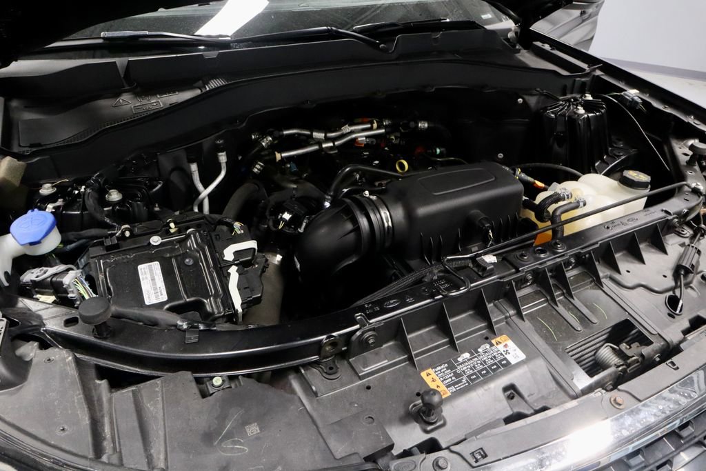 Certified 2022 Ford Explorer XLT w/ Equipment Group 202A image 17