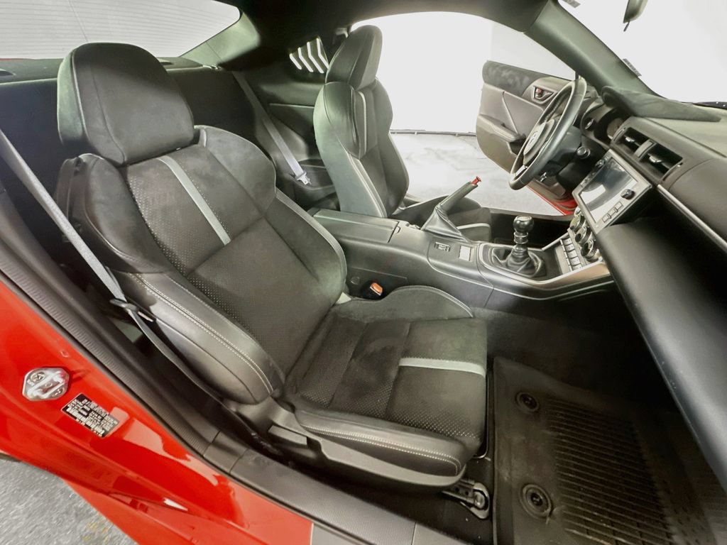 Used 2023 Toyota GR86 Premium w/ ALL Weather Mat Package (TMS) RWD image 11