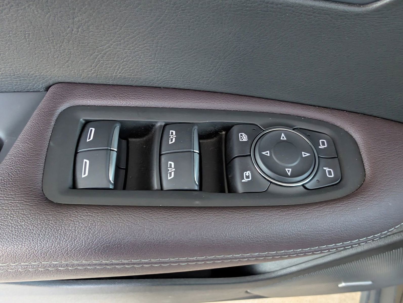 Used 2023 Cadillac XT6 Premium Luxury image 10