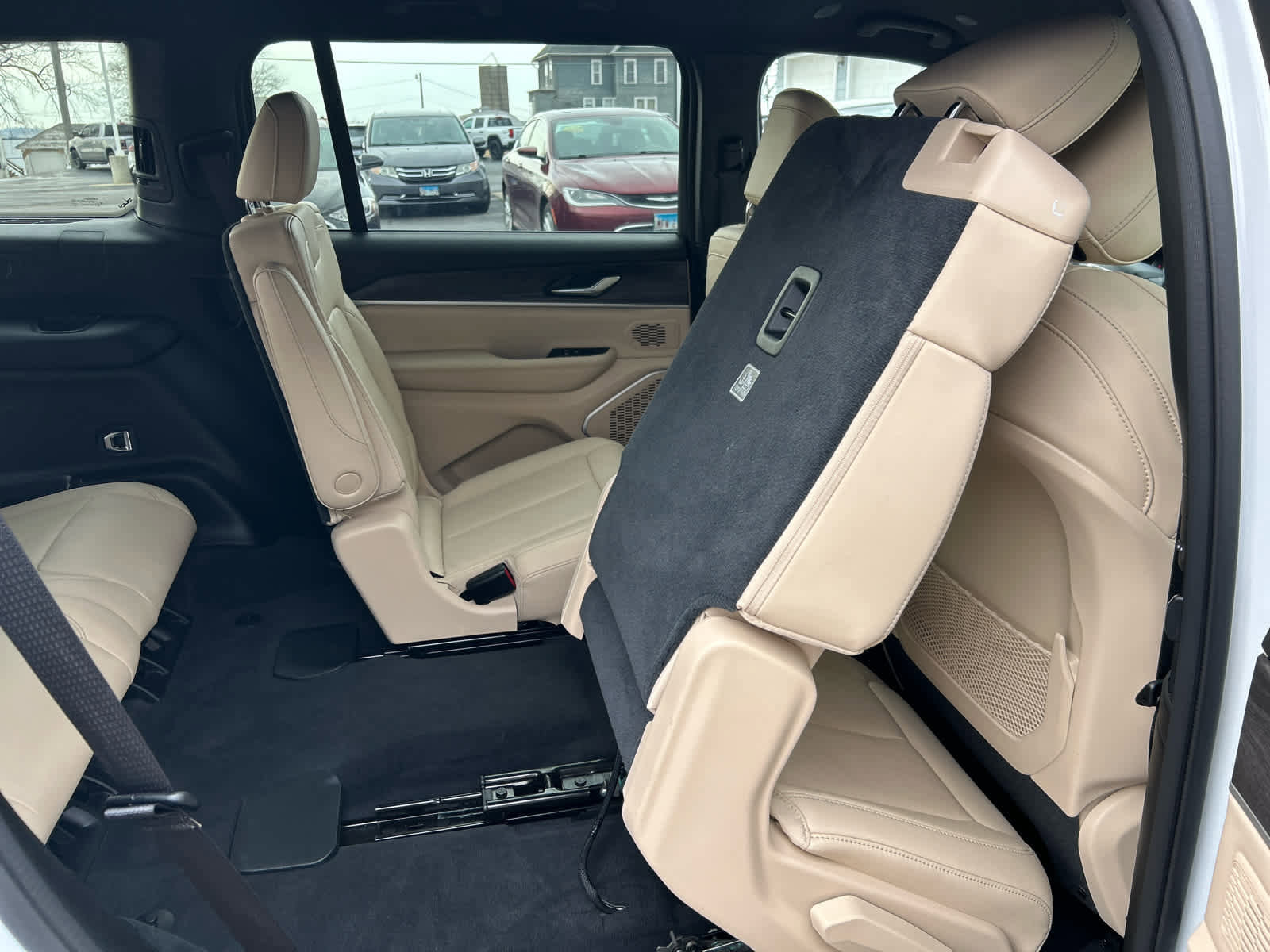 Used 2023 Jeep Grand Cherokee L Limited image 30