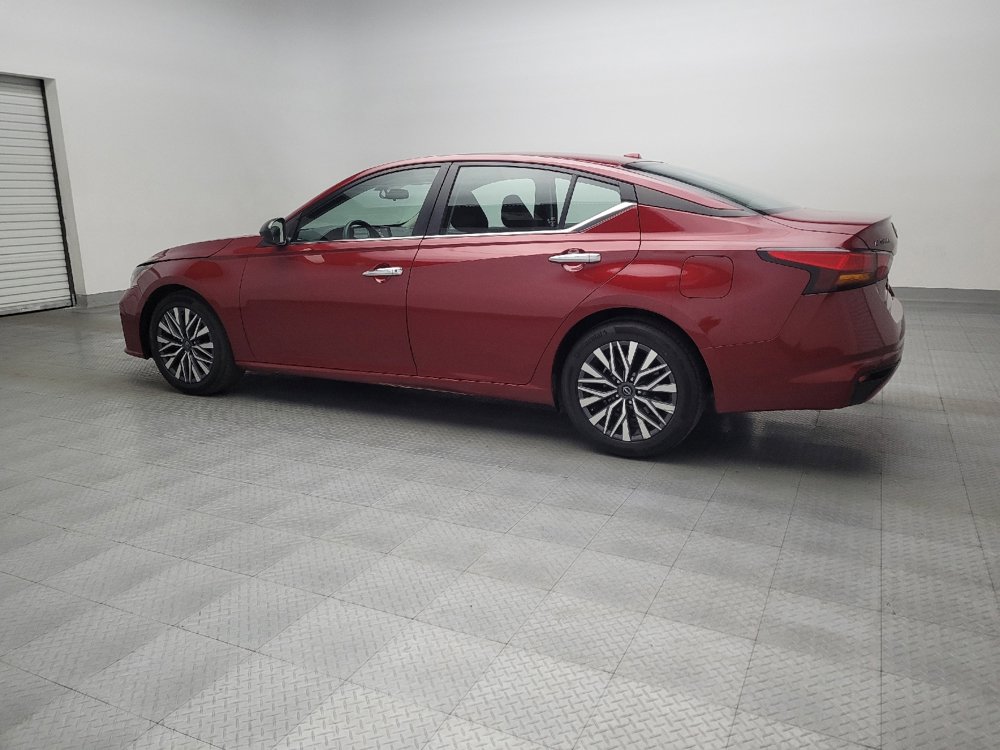 Used 2024 Nissan Altima 2.5 SV image 3