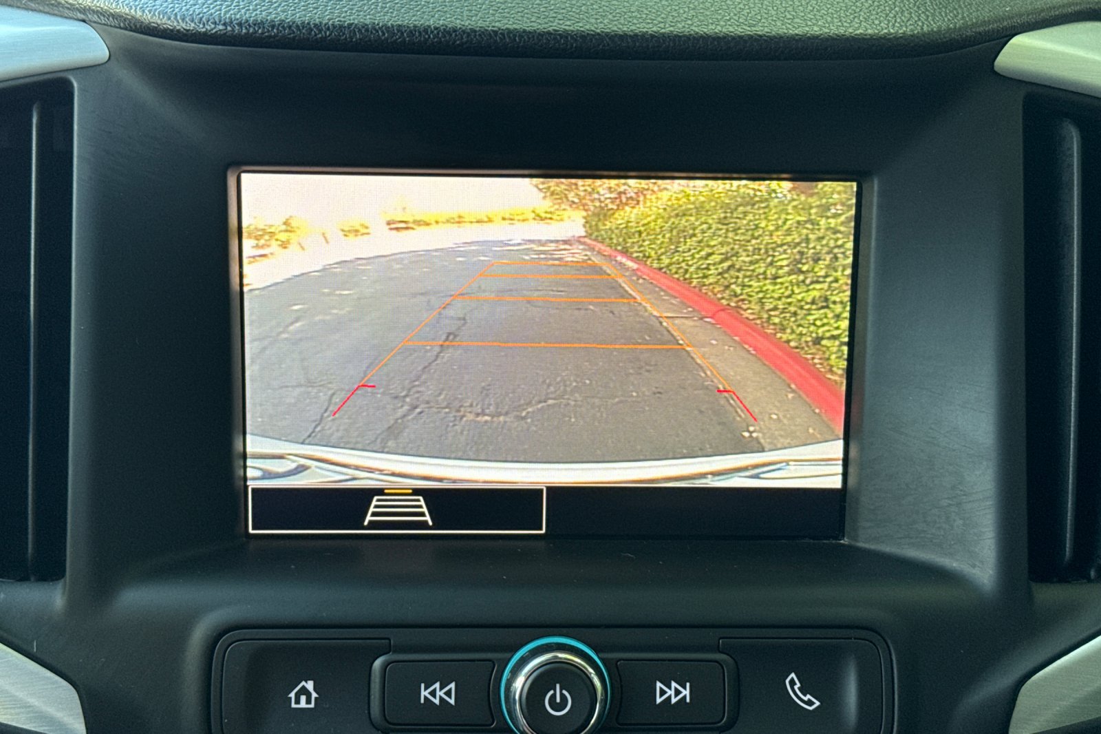 Used 2024 GMC Terrain SLE FWD image 25