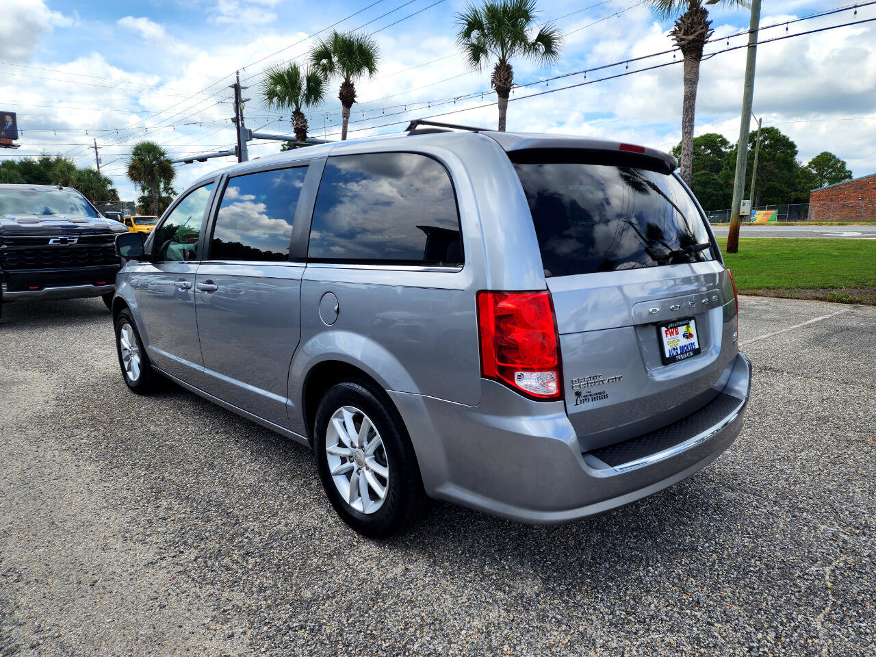 Used 2019 Dodge Grand Caravan SXT image 3