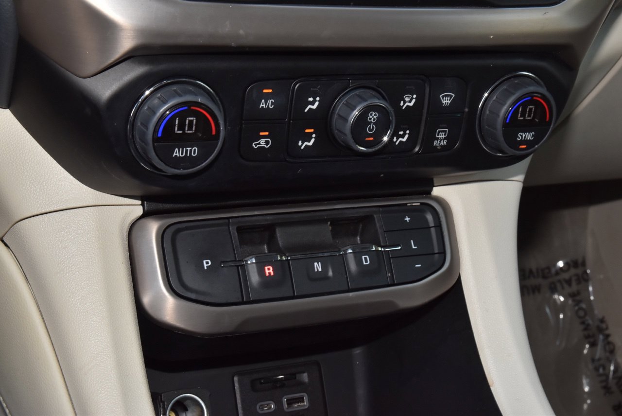 Used 2023 GMC Acadia Denali w/ Denali Technology Package FWD image 30