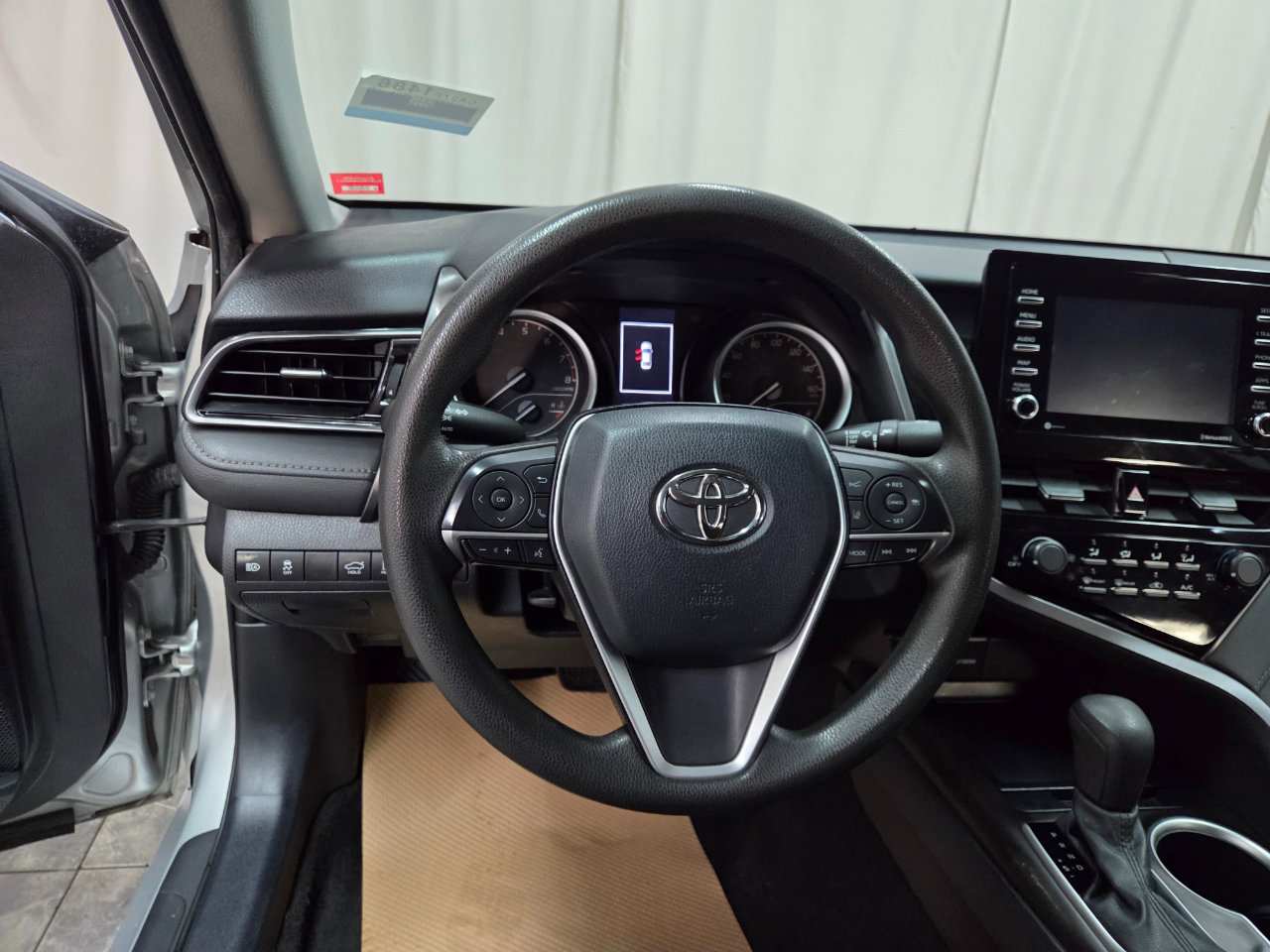 Used 2021 Toyota Camry LE image 24