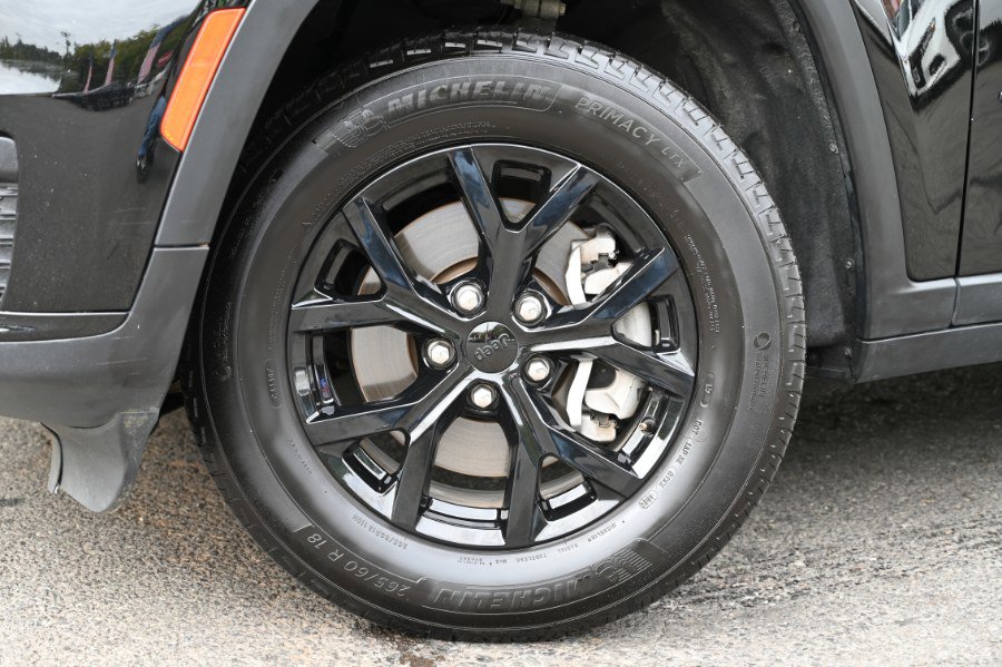 Used 2024 Jeep Grand Cherokee L Laredo image 12