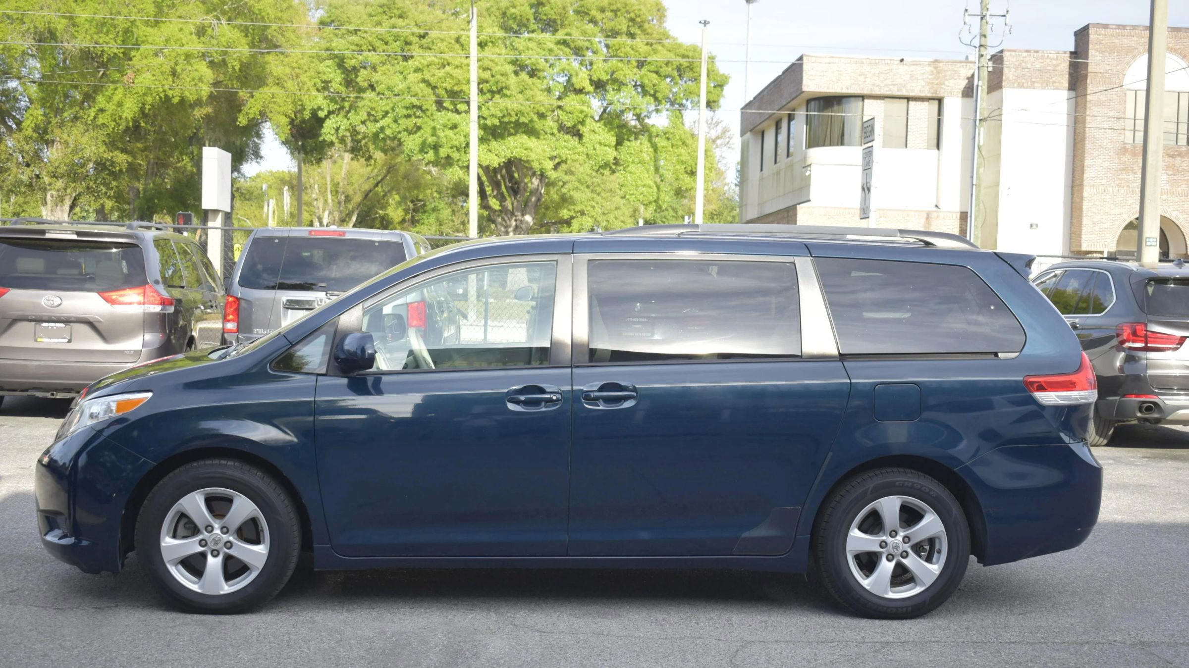 Used 2012 Toyota Sienna LE image 4