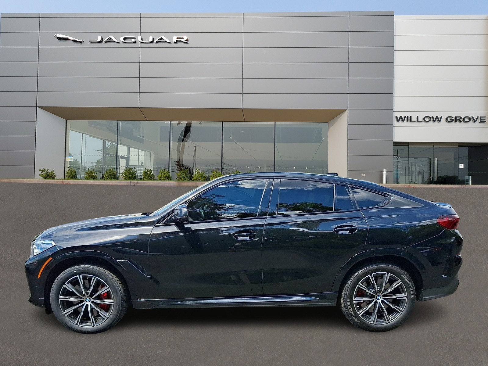Used 2022 BMW X6 M50i w/ Executive Package AWD/4WD image 6