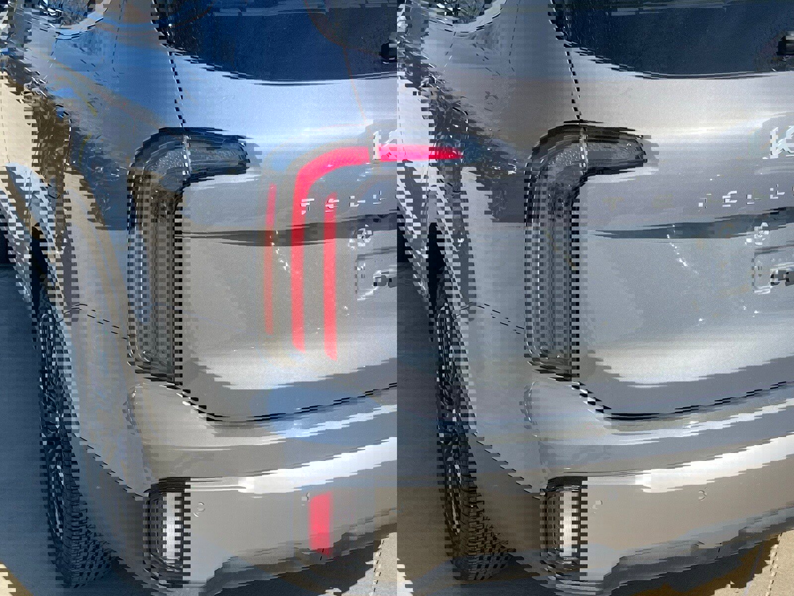 Used 2025 Kia Telluride SX w/ SX Captain's Chair Package image 13