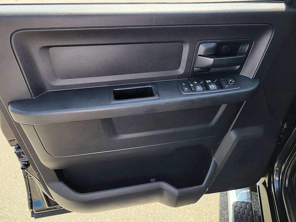 Used 2017 RAM 1500 Express AWD/4WD image 9