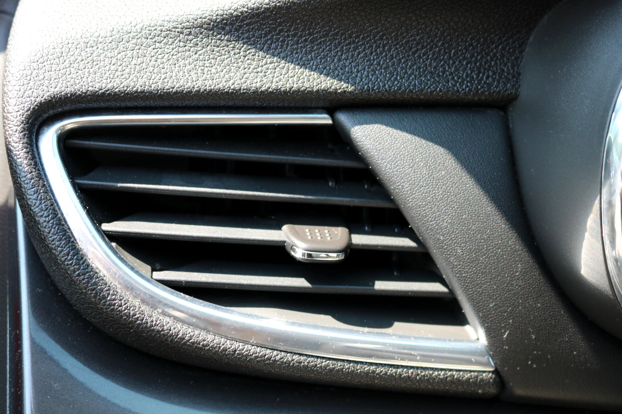 Used 2018 Buick Encore Preferred image 19