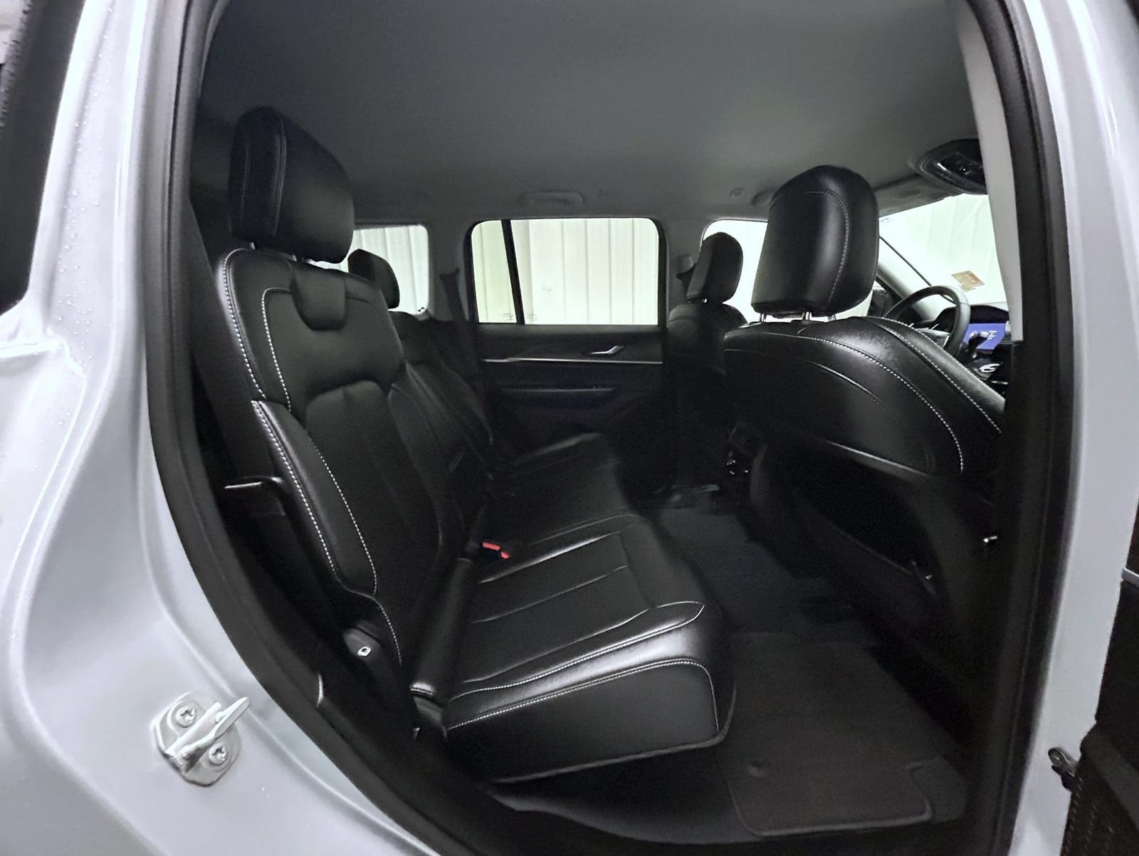 Used 2023 Jeep Grand Cherokee Limited AWD/4WD image 18
