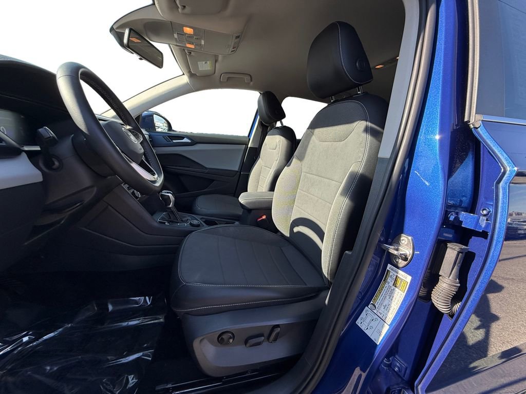 Used 2022 Volkswagen Taos SE w/ IQ.Drive SE Package image 9