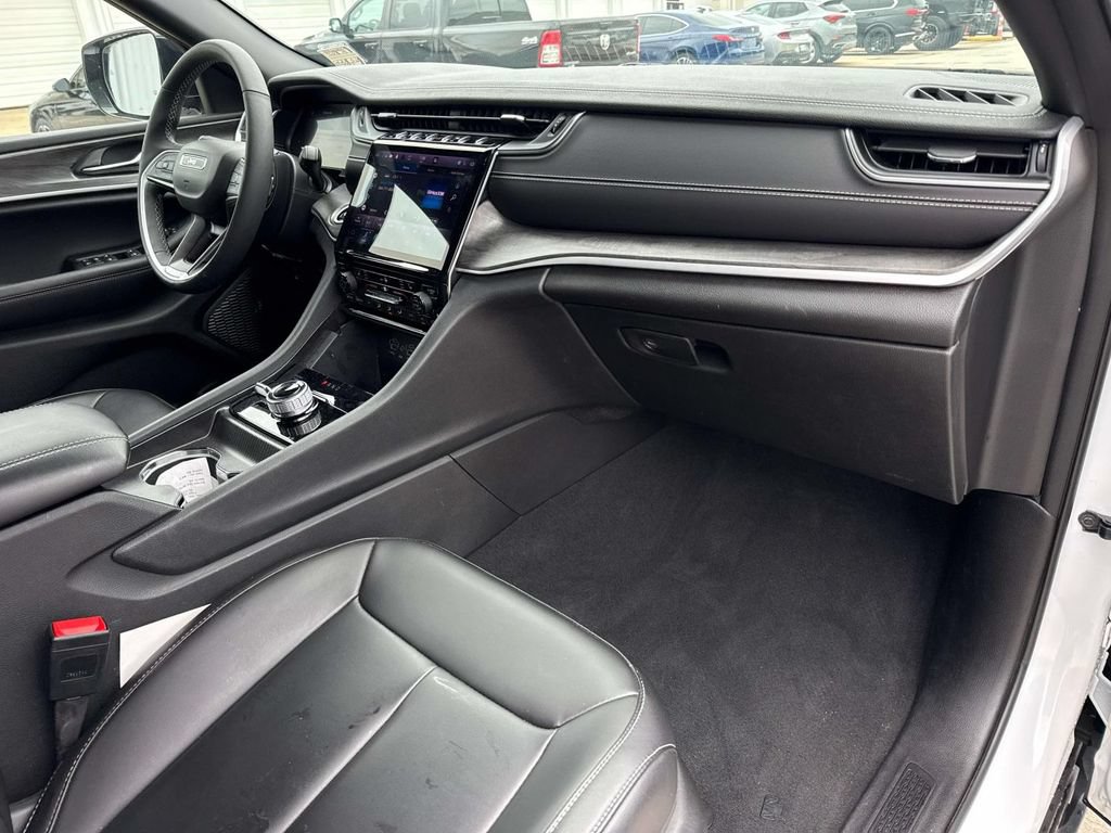 Used 2025 Jeep Grand Cherokee L Limited AWD/4WD image 18