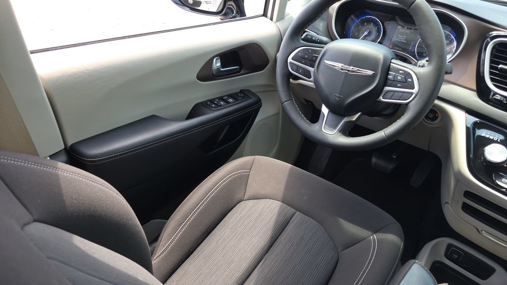 Used 2024 Chrysler Voyager LX FWD image 26
