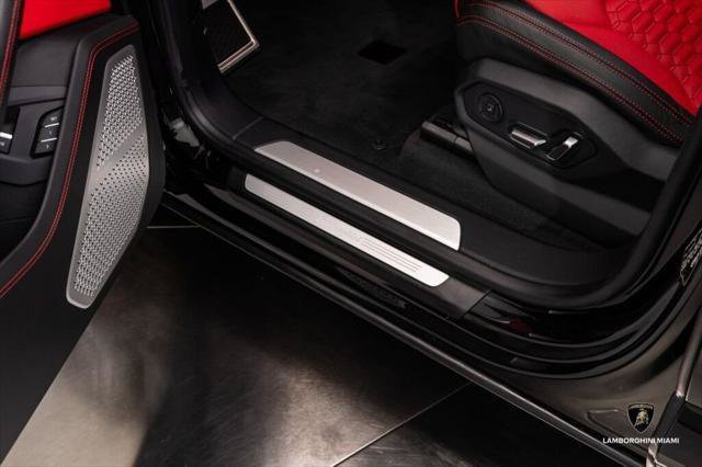 Used 2021 Lamborghini Urus AWD/4WD image 22