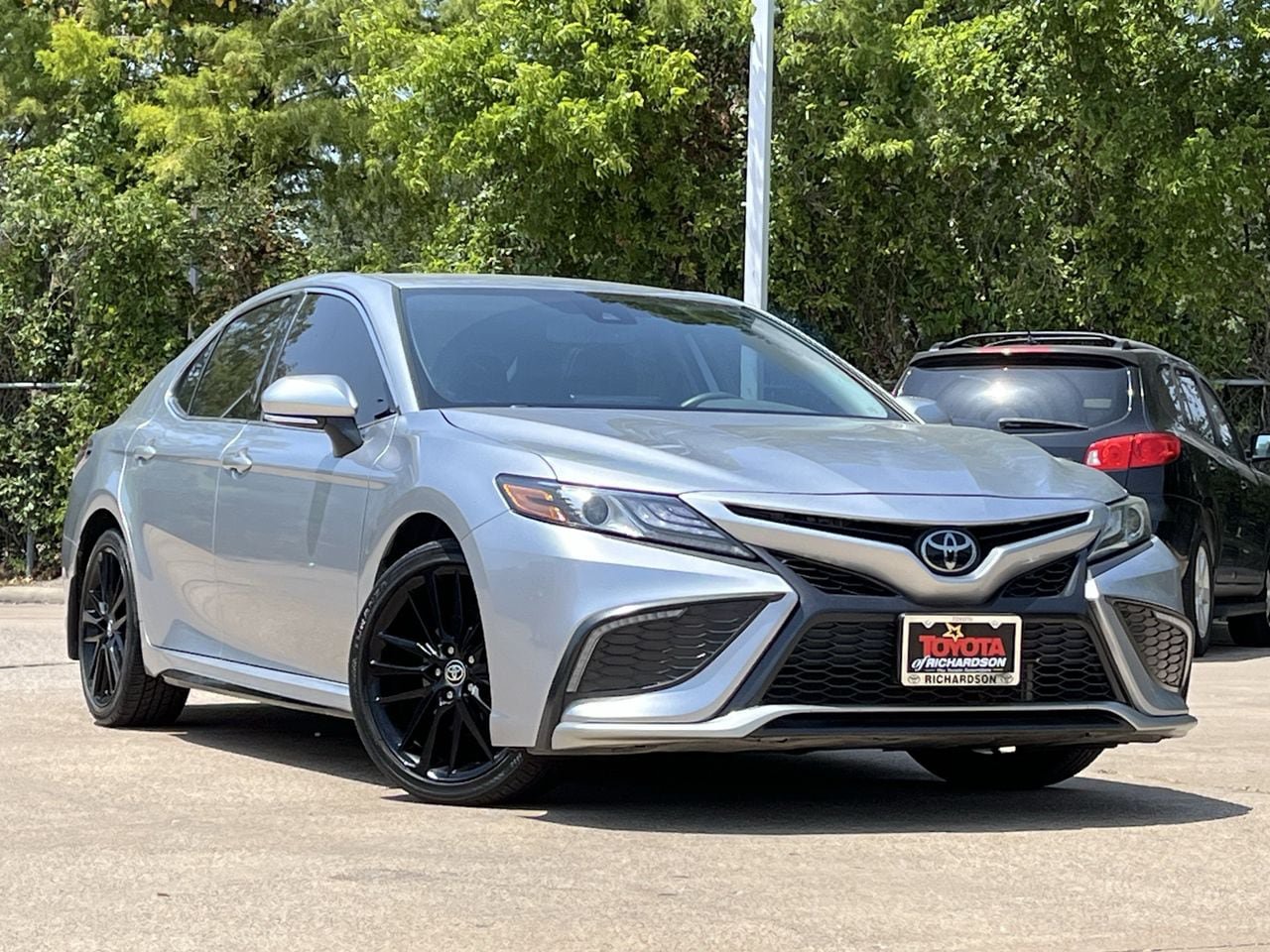 Used 2023 Toyota Camry XSE FWD image 2