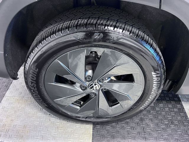 Certified 2025 Volkswagen Taos S FWD image 14