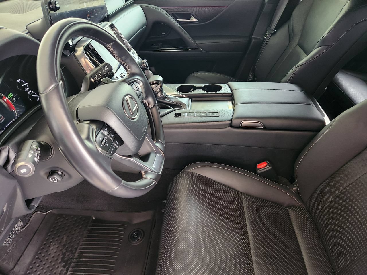 Used 2023 Lexus LX 600 4WD w/ Luxury Package image 12