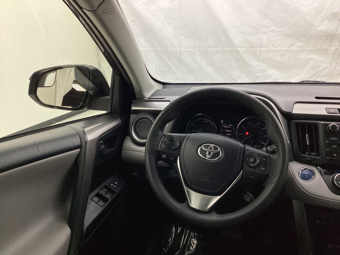 Used 2018 Toyota RAV4 LE image 29