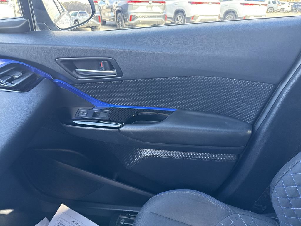 Used 2020 Toyota C-HR XLE image 22