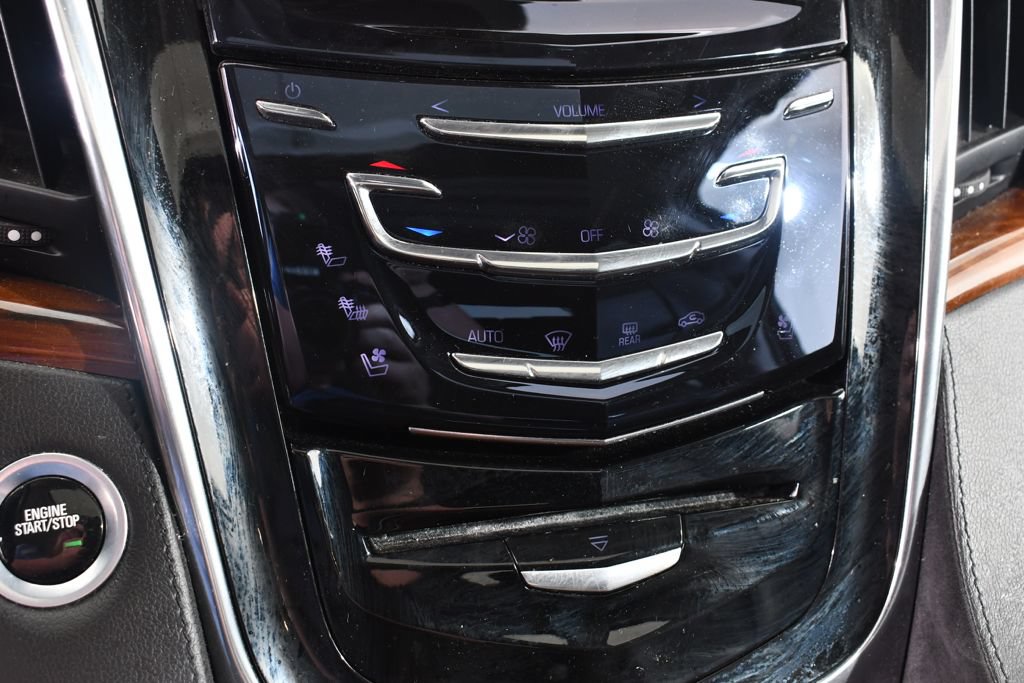 Used 2018 Cadillac Escalade Luxury AWD/4WD image 28