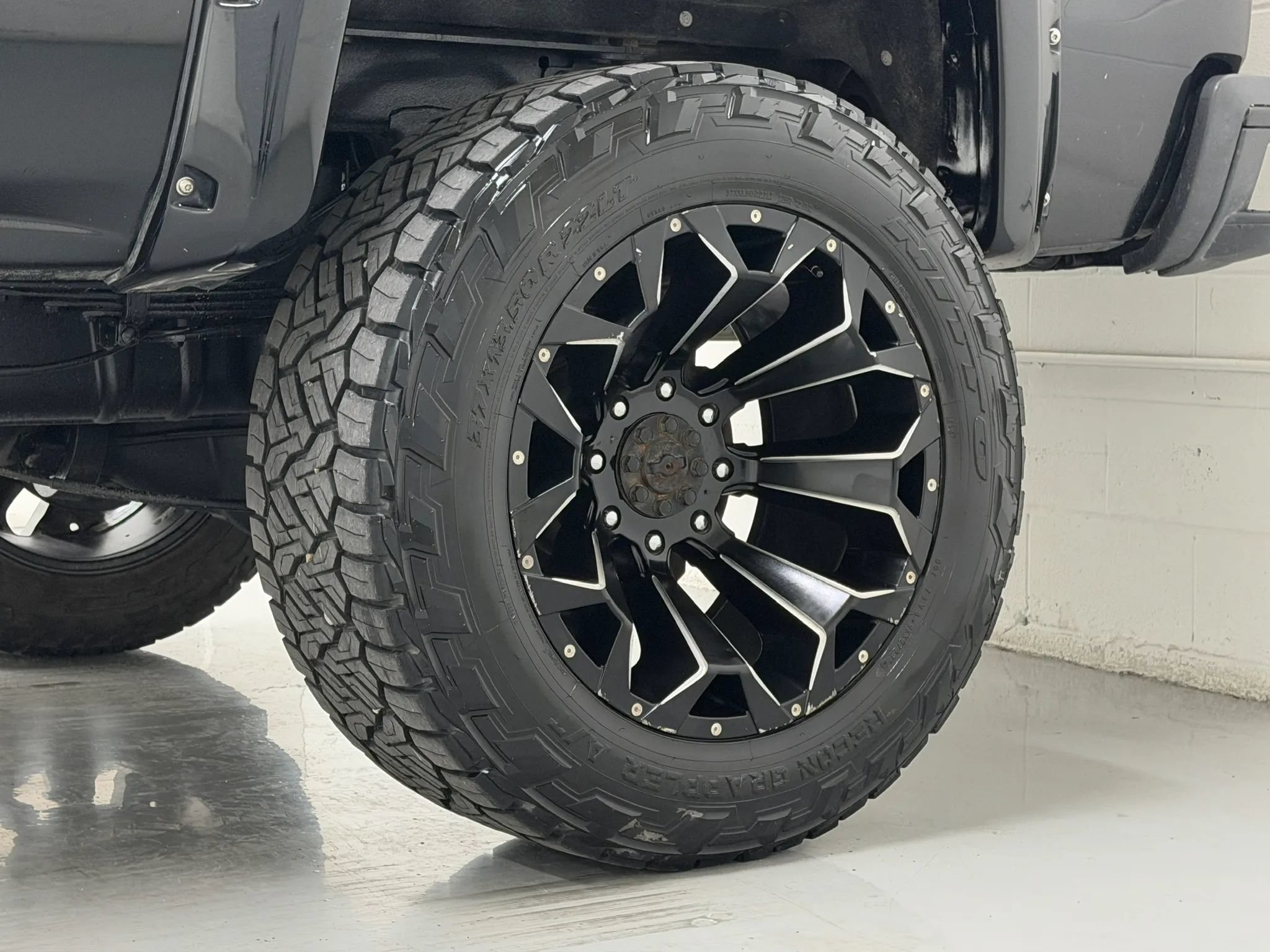 Used 2018 GMC Sierra 2500 Denali w/ Duramax Plus Package AWD/4WD image 91