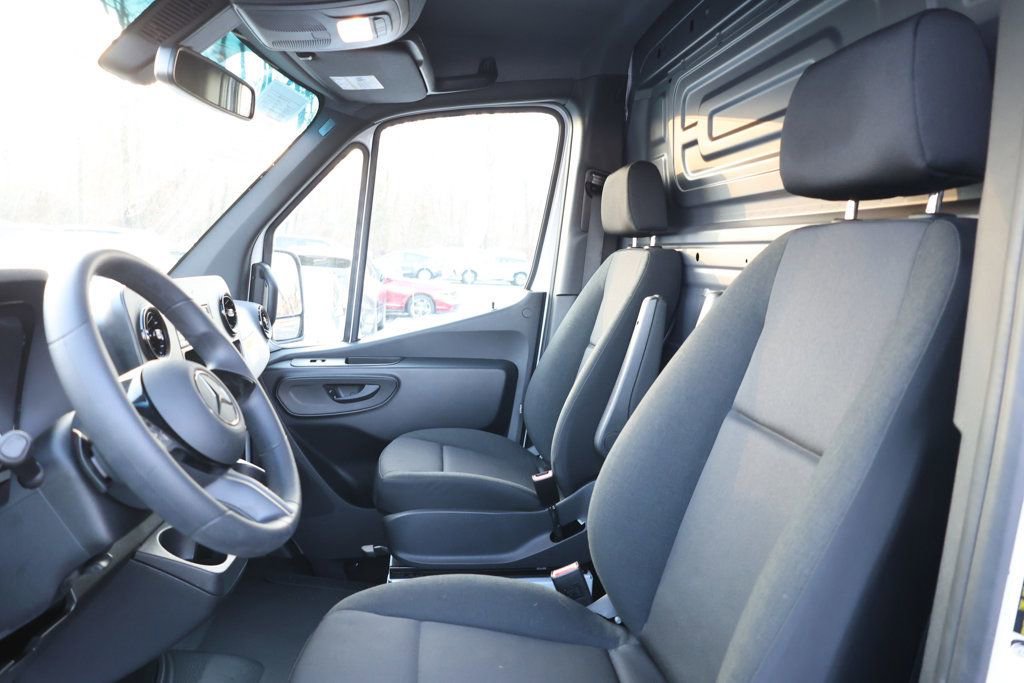 Used 2025 Mercedes-Benz Sprinter 2500 image 20