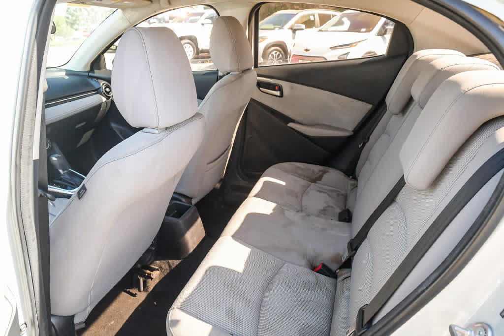 Used 2019 Toyota Yaris LE FWD image 17