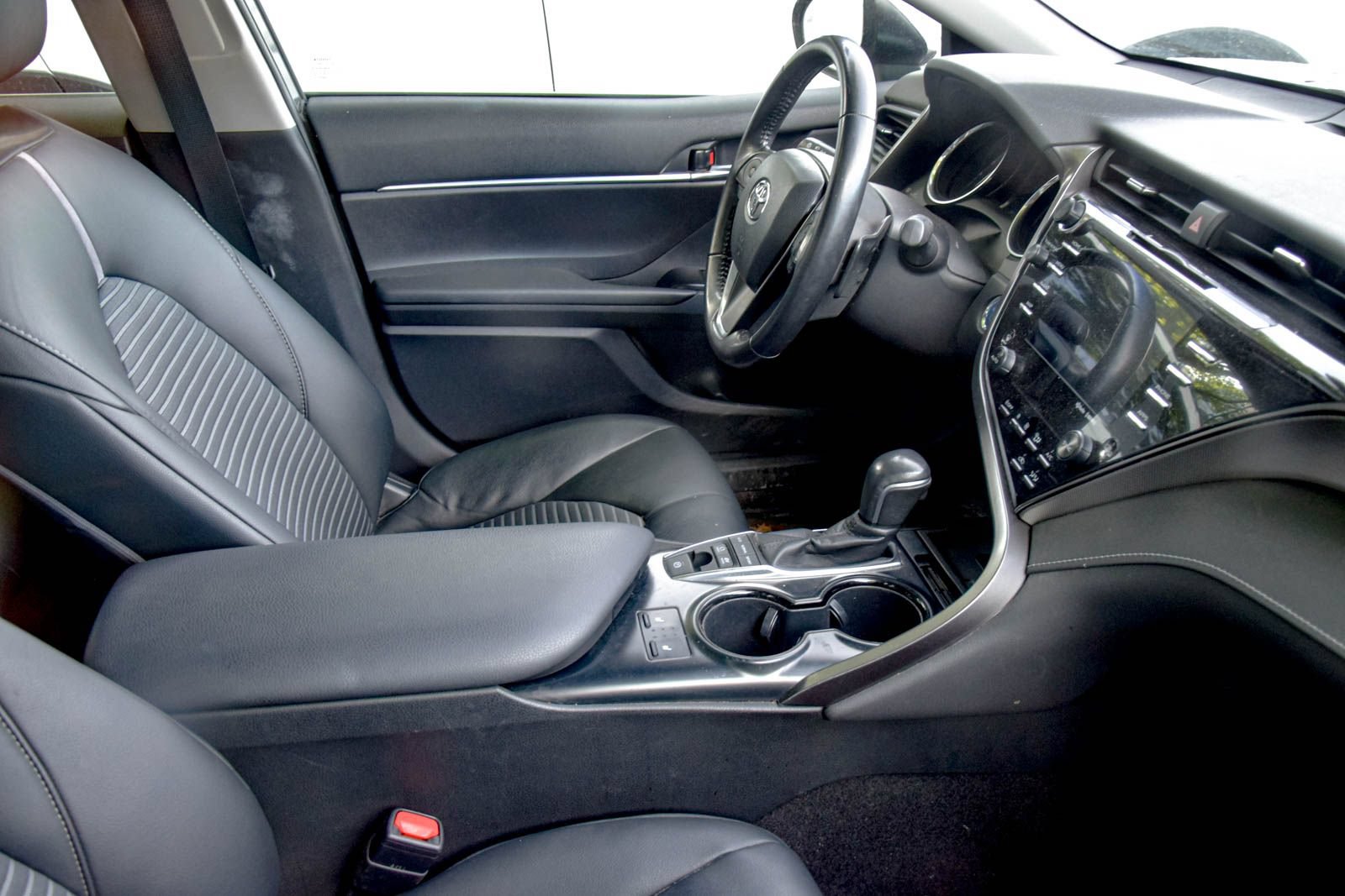 Used 2019 Toyota Camry SE w/ Audio Package FWD image 19