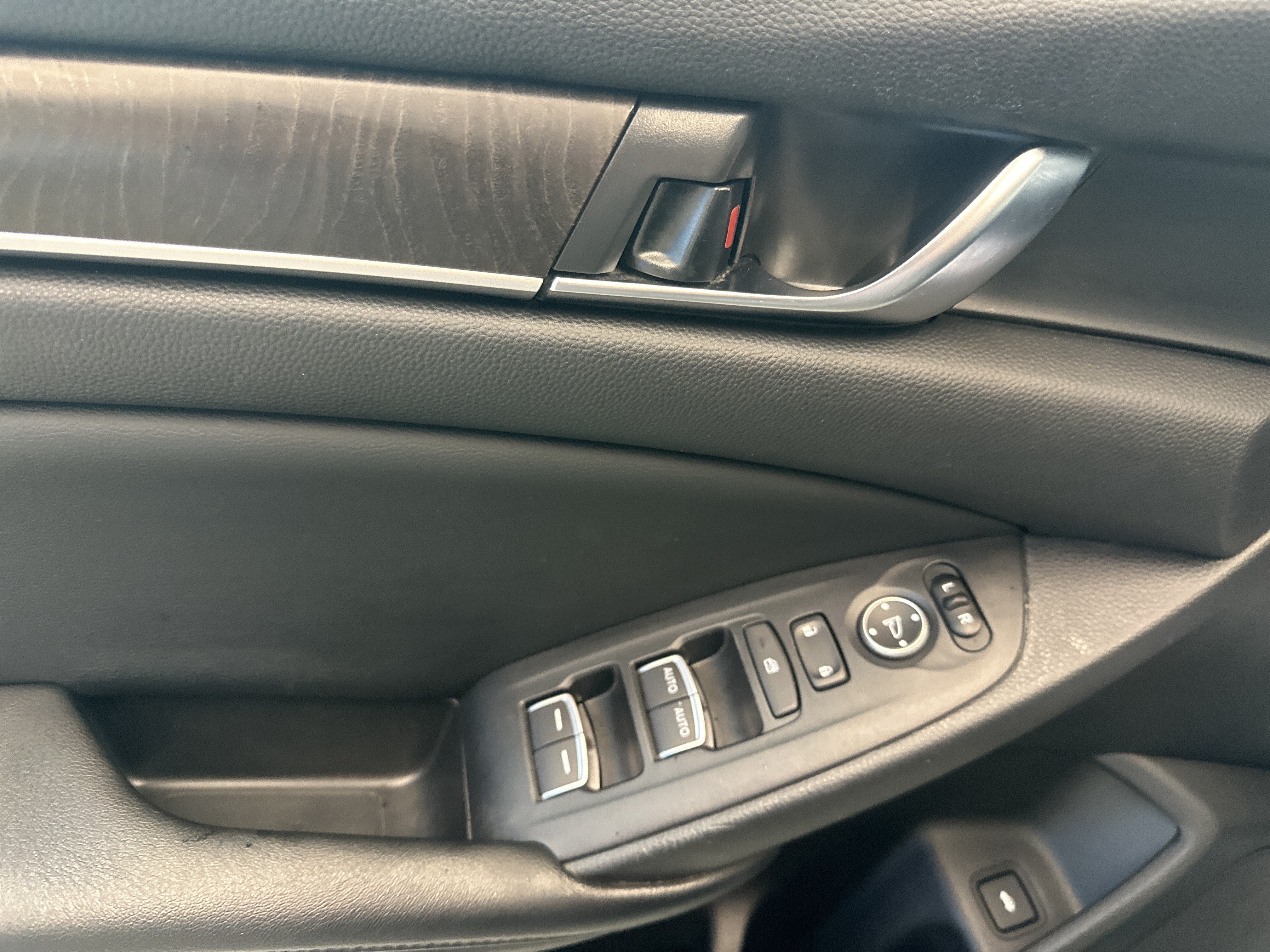 Used 2018 Honda Accord EX image 12